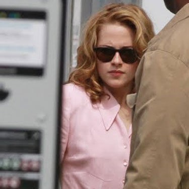 Kristen Stewart foi clicada no set de <i>On the Road</i> em agosto deste ano - Reprodução