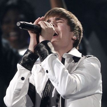 Justin Bieber se apresenta no American Music Awards - AP