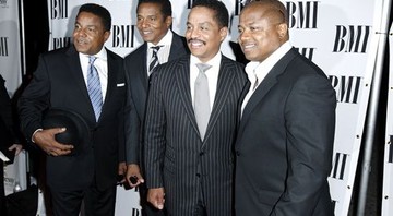 Tito, Jackie, Marlon e Randy Jackson, que no ano que vem vão fazer uma homenagem ao irmão Michael - AP