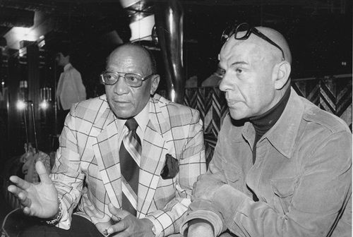Jesse Owens e Bud Greenspan em 1979 - AP