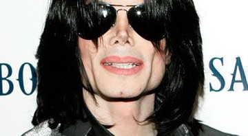 Autópsia de Michael Jackson será encenada na TV: responsáveis pelo espólio do cantor protestam - AP