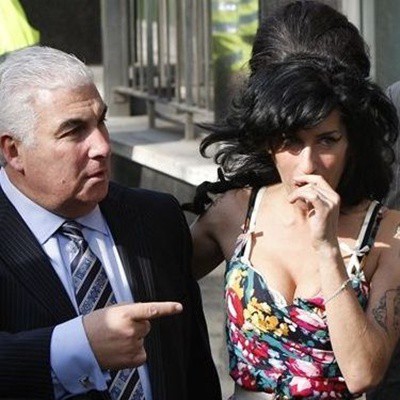 Mitch Winehouse foi forçado a devolver dinheiro arrecadado para ONG em homenagem à Amy - AP