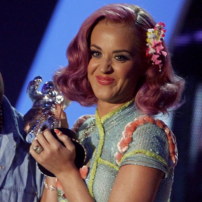 Katy Perry levou dois prêmios no VMA: o de clipe do ano ("Firework") e o de melhor colaboração ("E.T.", com Kanye West) - AP