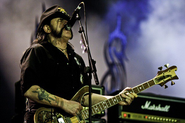Lemmy, do Motörhead, no Rock in Rio. Banda chamou o Andreas Kisser para tocar na última música do show, "Overkill"  - Christian Rodrigues/R2