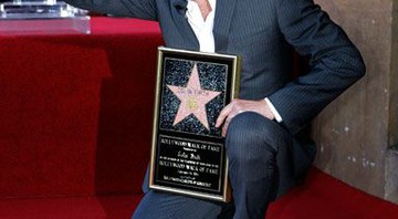 Colin Firth celebrou sua estrela na Calçada da Fama nesta quinta, 13 - AP