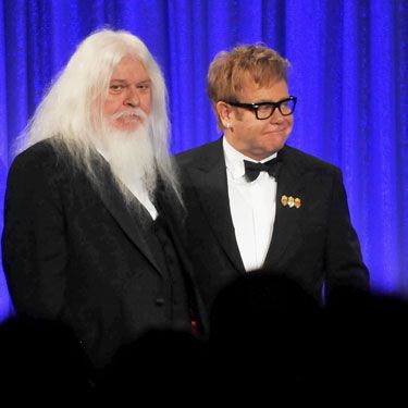 Elton John homenageará Leon Russel com discurso na cerimônia do Hall da Fama do Rock, que acontece em 14 de março - AP