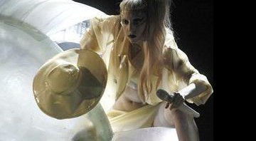 Lady Gaga "nascendo" no Grammy: cantora revelou que o próximo single de <i>Born This Way</i> se chama "Judas" - AP