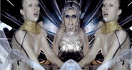 Raquel Zimmermann no clipe de "Born This Way", da Lady Gaga - Reprodução/vídeo