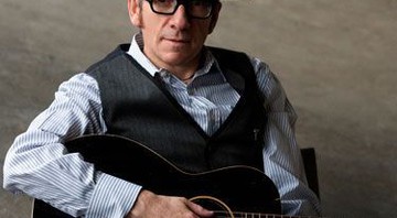 Elvis Costello cancelou os dois shows que faria no Brasil no mês que vem - Divulgação/James O'Mara