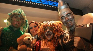 Atores se fantasiaram como os personagens de <i>O Mágico de Oz</i> no Cinesesc - Alf Ribeiro/CineSesc