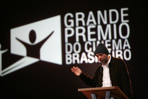 José Padilha, que subiu ao palco diversas vezes, durante a premiação - Divulgação