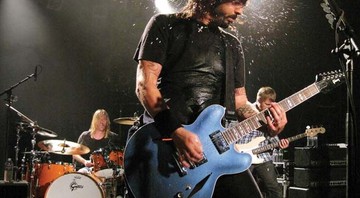 <b>TERAPIA NA TELA</b> Grohl (à frente) superou os problemas do Foo Fighters e o fantasma do Nirvana - JENA ARDELL/L.A. WEEKLY