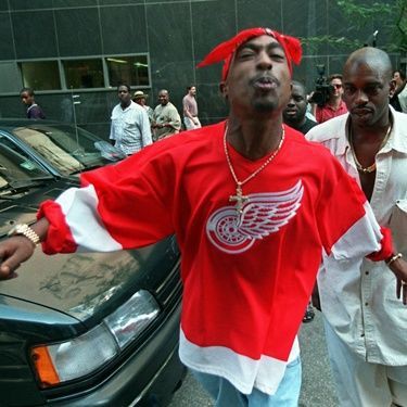 Homem assume responsabilidade por crime contra Tupac (foto) - AP