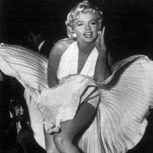 Vestido icônico de Marilyn Monroe é leiloado por US$ 4,6 milhões (cerca de R$ 7,3 milhões) - AP