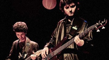 <b>OS MAIS BONITOS DA CIDADE</b> O guitarrista Rodrigo Lemos (à esq.) e o baixista Diego Plaça - DIVULGAÇÃO
