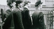 Meio sem querer, os Beatles plantaram a pedra fundamental do ""filme de rock"", um exemplo que seria seguido por décadas e décadas. Em uma mistura de ficção com elementos de realidade, a banda levou às telas um pouco do seu dia-a-dia caótico.  - Reprodução