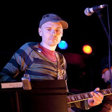 Billy Corgan permanece como o único integrante original na atual formação do Smashing Pumpkins - Reprodução/Facebook oficial