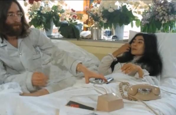 <i>Bed Peace</i> mostra a lua de mel de John Lennon e Yoko Ono durante período de protesto a favor da paz - Reprodução/YouTube