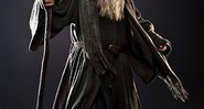 O mago Gandalf, interpretado por Ian McKellen, irá convocar o hobbit Bilbo para salvar seu condado - Reprodução / EW