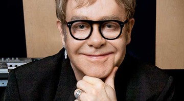 Galeria: Elton John - Reprodução / Facebook oficial