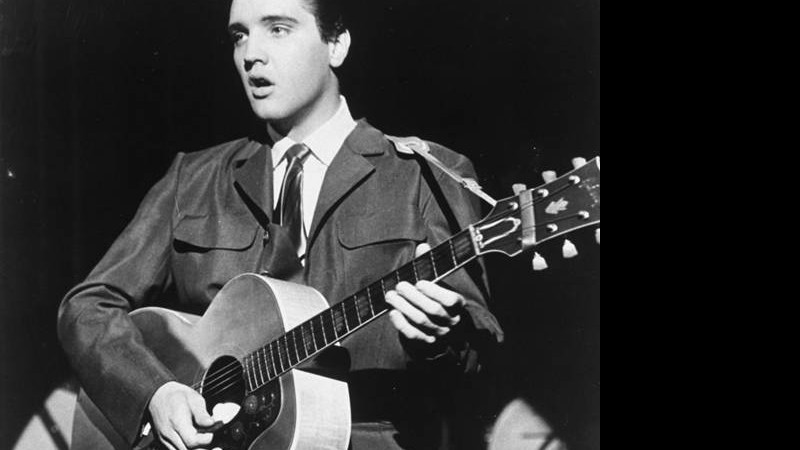 Trinta e cinco anos após sua morte, Elvis Presley ainda move multidões - AP