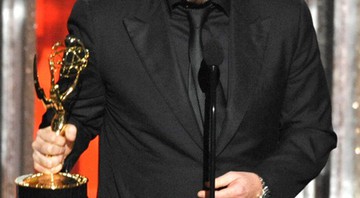 Louie C.K. com seu Emmy pela série <i>Louie</i> - AP