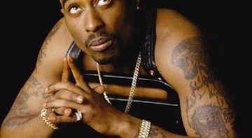 Rappers norte-americanos estavam acostumados a passar pela prisão na década de 90. <b>Tupac</b> fez algumas viagens à detenção, uma delas em 1994, quando passou quase um ano preso por abuso sexual, até ter sua fiança paga por empresários. - Reprodução / MySpace