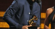 Frank Ocean recebendo o Grammy de Álbum de Música Urbana por <i>Channel Orange</i> - AP