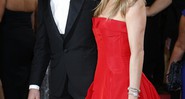 Jennifer Aniston chega ao Oscar 2013 ao lado do namorado, Justin Theroux - AP
