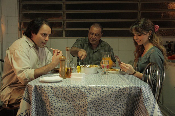 Marat Descartes, Antônio Fagundes e Sandy em cena de <i>Quando Eu Era Vivo</i> - Divulgação