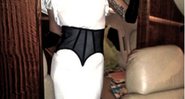 Lady Gaga usa vestido Ives Saint Laurent, espartilho Ryan Jordan e luvas Mugler. - Reprodução/AmenFashion Tumblr