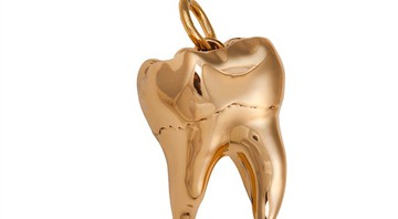Ke$ha moldou os dentes em cima de dentes que ganhou de fãs - Divulgação