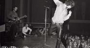TESTANDO OS LIMITES
Morrison no palco, dançando como um xamã - Divulgação