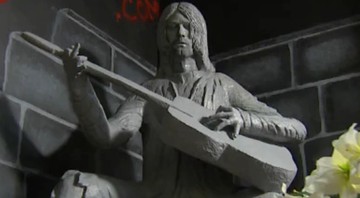 Kurt Cobain - Estátua - Reprodução / Vídeo
