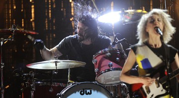 Nirvana - Dave Grohl e St. Vincent (Annie Clark) - Charles Sykes / AP