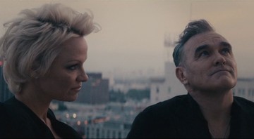 Morrissey e Pamela Anderson - “Earth Is The Loneliest Planet” - Reprodução / Vídeo
