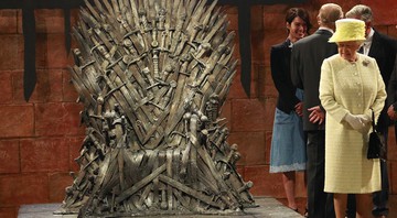 Rainha Elizabeth II no set de Game of Thrones - Peter Morrison/AP