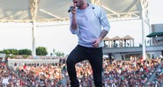 Adam Levine, do Maroon 5, com os cabelos loiros - Paul A. Hebert/AP