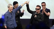 A banda U2 durante o lançamento do disco <i>Songs of Innocence</i> na conferência da Apple. Leia tudo <a href="http://rollingstone.uol.com.br/noticia/u2-lanca-novo-disco-surpresa-isongs-innocencei-no-itunes/" target="_blank"><b><u>aqui</u></b></a>.
 - Marcio Jose Sanchez/AP