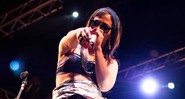 A rapper brasilense Flora Matos faz show na 13ª edição do Festival Vaca Amarela, em Goiânia   - Luciana Faria/A Gambiarra