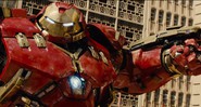 Homem de Ferro usando a armadura especialmente criada para enfrentar o Hulk em cena do teaser de <i>Vingadores: Era de Ultron</i> - Reprodução / Vídeo