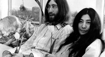 John Lennon e a esposa Yoko Ono, em protesto contra a Guerra do Vietnã, em um hotel de Amsterdam, na Holanda, em março de 1969. 
 - AP