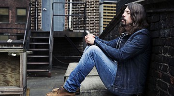 Dave Grohl posa para foto na divulgação de <i>Sonic Highways</i>, novo disco do Foo Fighters, em Nova York.  - Victoria Will/AP