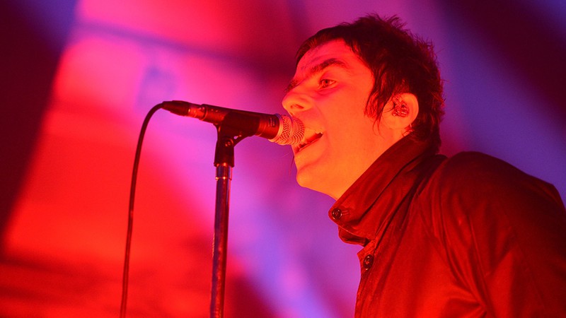 Liam Gallagher se apresenta com a banda Beady Eye, em Londres, em junho de 2013.  - Mark Allan/AP