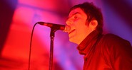 Liam Gallagher se apresenta com a banda Beady Eye, em Londres, em junho de 2013.  - Mark Allan/AP