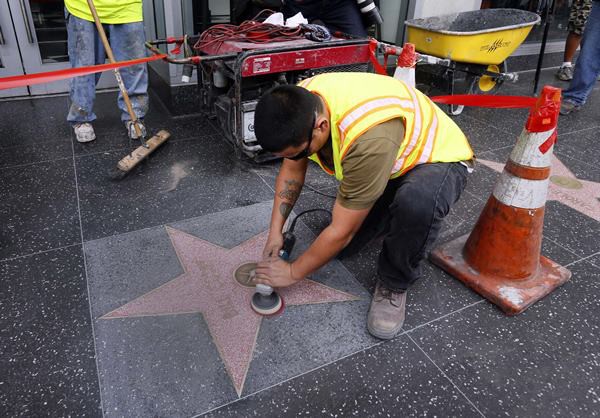 Estrela de Bill Cosby na Calçada da Fama é alvo de vândalos: "estuprador" - Nick Ut/AP