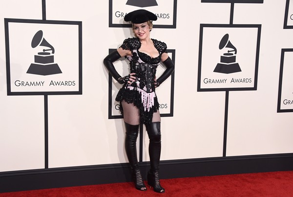 Madonna no tapete vermelho do Grammy 2015 - AP