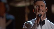 Adam Levine à frente do Maroon 5, em performance no Oscar 2015 - Reprodução/Vídeo
