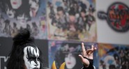 Integrante do Kiss em turnê com a banda pelo Japão - Eugene Hoshiko/AP