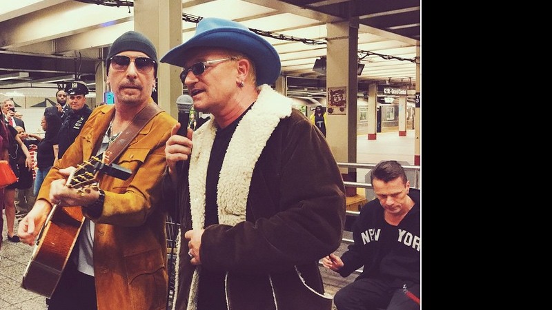 U2 em apresentação acústica surpresa em metrô de Nova York - Reprodução/Instagram